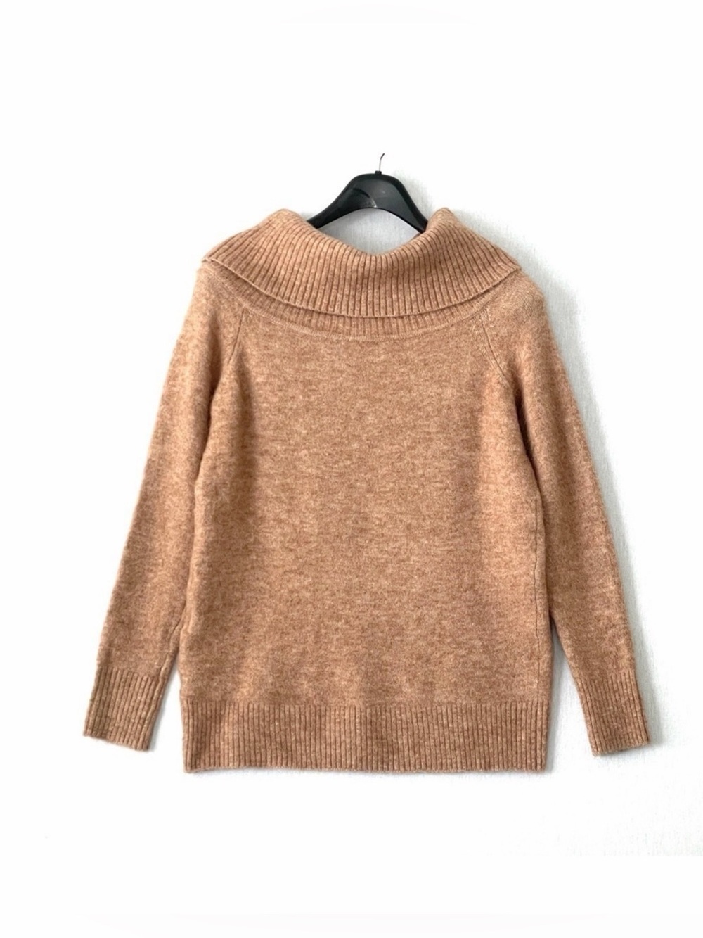 Aritzia Wilfred Free Faretta Off Shoulder Crow Neck Sweater